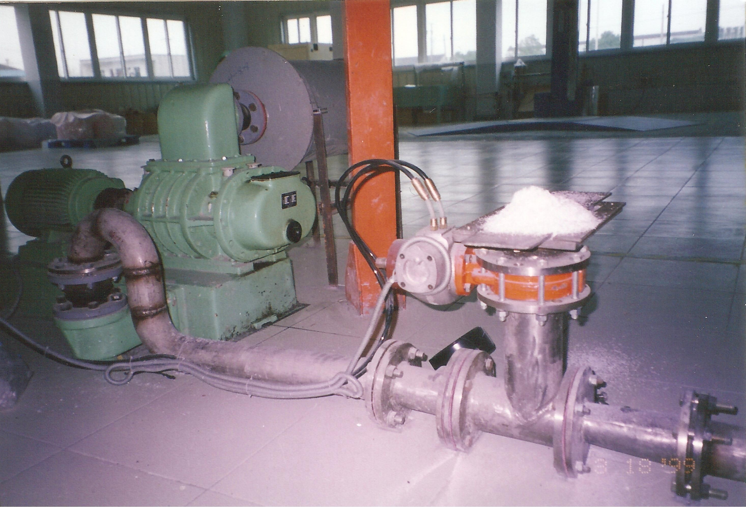 上海紫江股份公司紫华白猫彩印公司pe料正压稀相气力输送装置