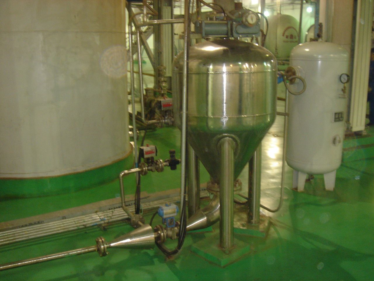 金川集团镍钴设计院氢氧化钴下行式正压密相气力输送仓泵
