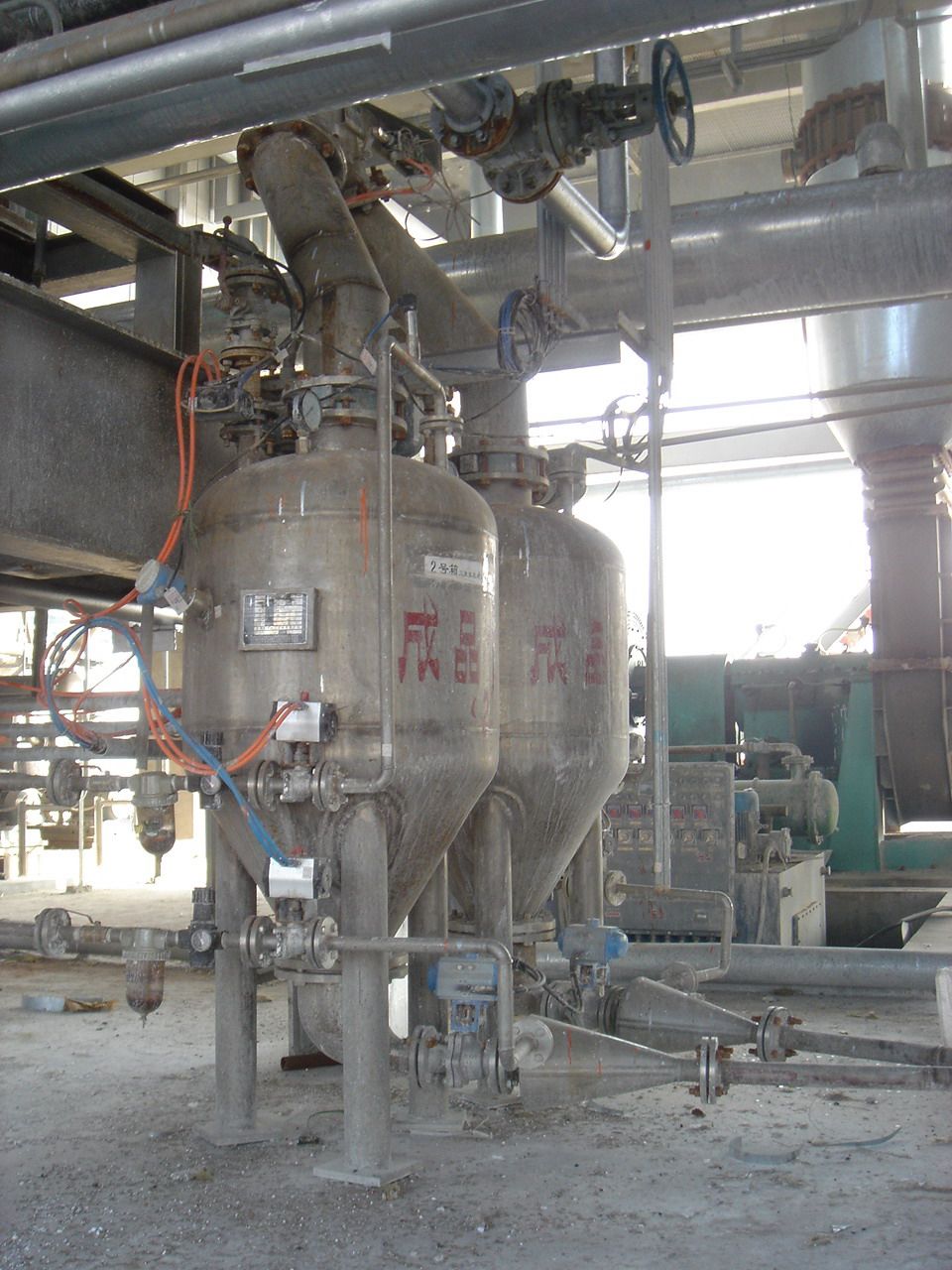 山东华鲁恒升化工公司三聚氰胺下行式正压密相气力输送仓泵1-4号线