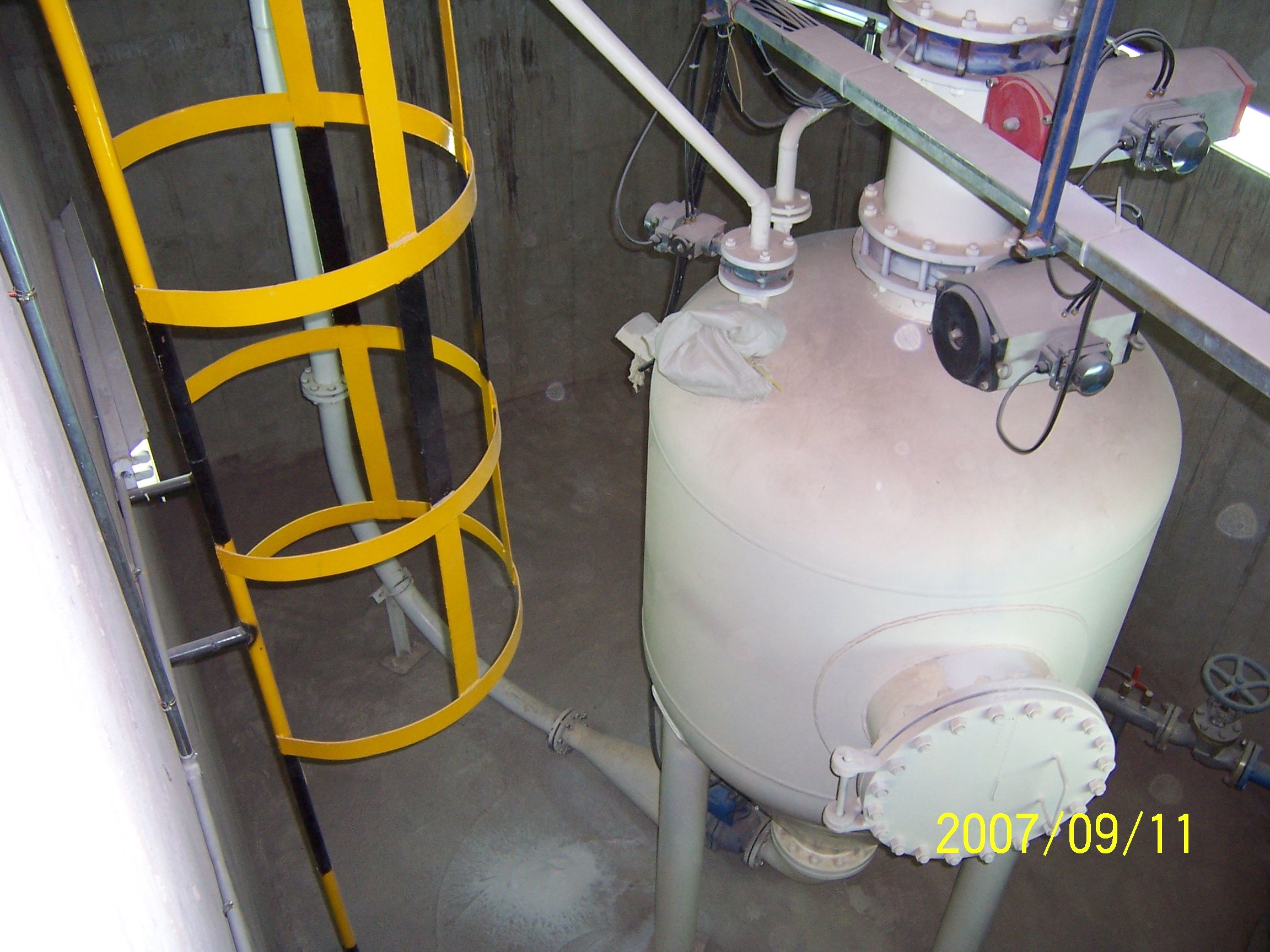 伊朗pakshoo洗涤剂公司芒硝纯碱五钠下行式正压密相气力输送仓泵1-2号线